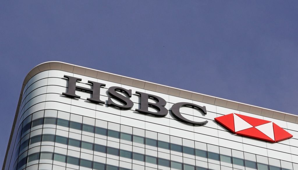 HSBC investēs 130 miljonus dolāru un filiāļu darbiniekus aprīkos ar viedajām tehnoloģijām
