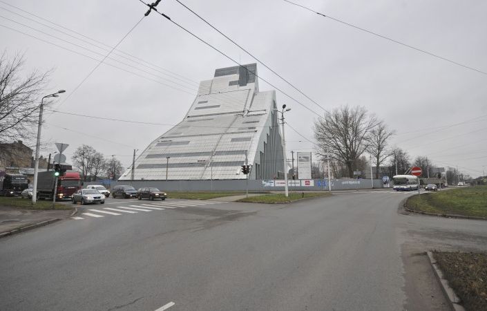 Gaismas pils celtniecība kļuvusi lētāka