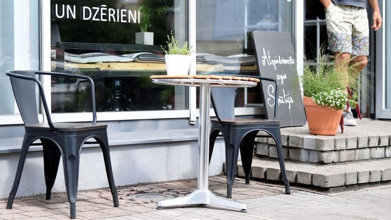 Var pulcēties līdz 1000 cilvēkiem, mazinās ierobežojumi ēdinātājiem un kultūras pasākumiem