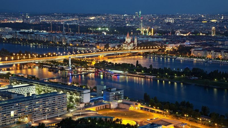 Augsto elektrības cenu dēļ Vīnē ierobežos apgaismojumu