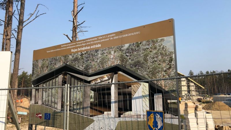 FOTO,VIDEO: Rojā par 2,4 miljoniem eiro būvē jaunu brīvdabas estrādi
