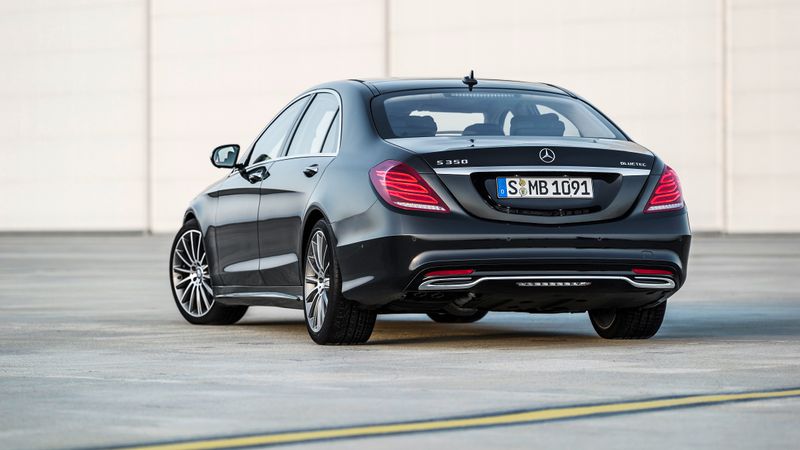Mercedes-Benz iepazīstina ar «tehnoloģiski modernāko» S klases automašīnu