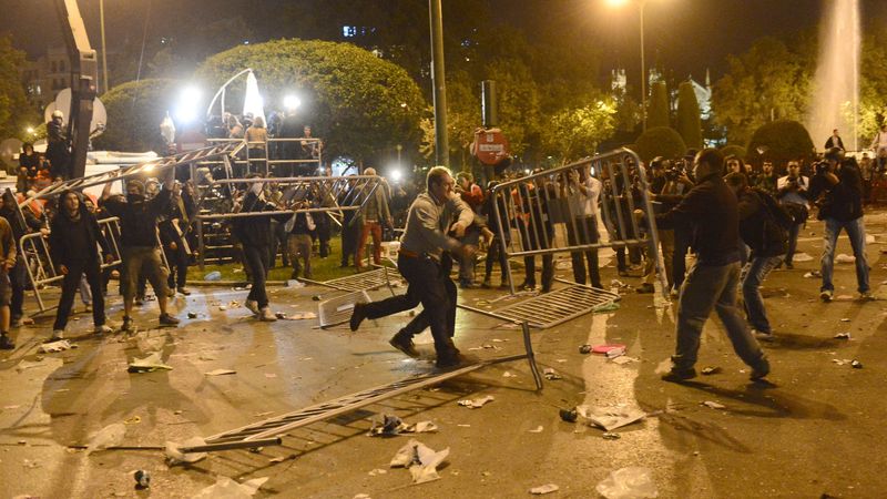 Spānijā «plosās» vardarbība un recesija