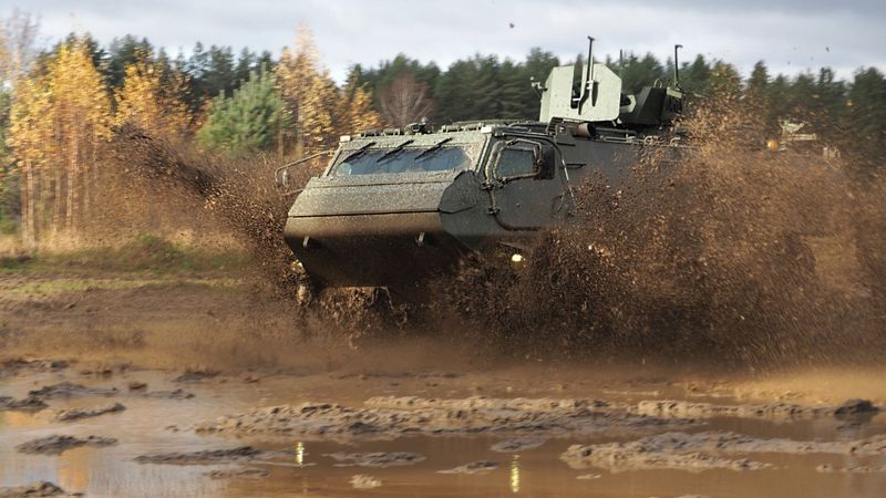 Latvija saņēmusi pirmās četras Patria 6x6 bruņumašīnas