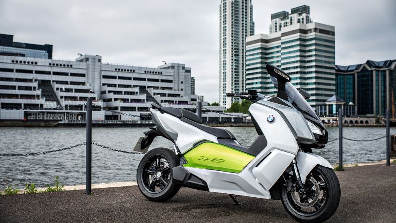 BMW pievērsīsies motorolleru tirgum