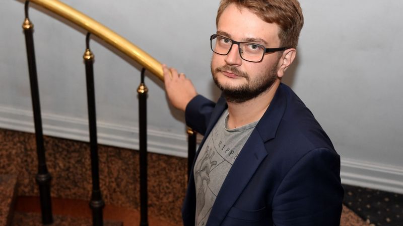 Eksperts stāsta, kā produktu reklāmas nonāk pašmāju seriālos un filmās
