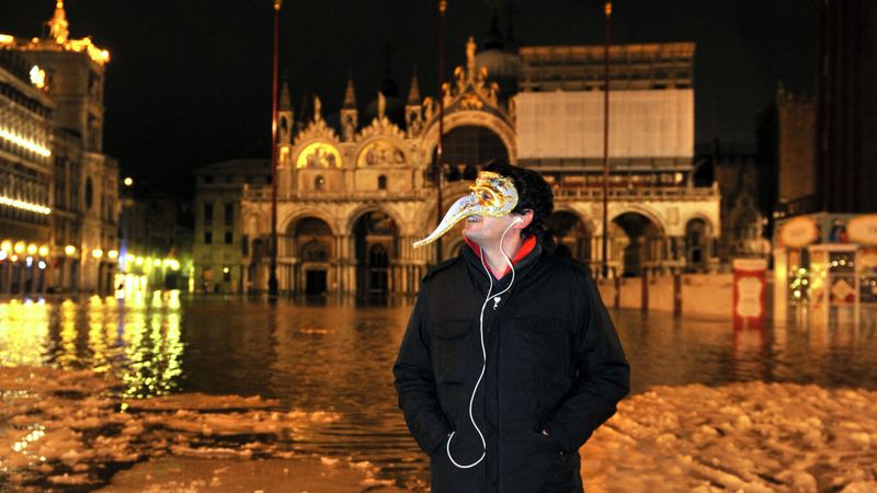 Sniegs un plūdi Venēcijā pirms Valentīna dienas