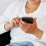 iPhone lietotājus aicina atjaunināt programmatūru, lai turpinātu izmantot zvanus Wi-Fi tīklā