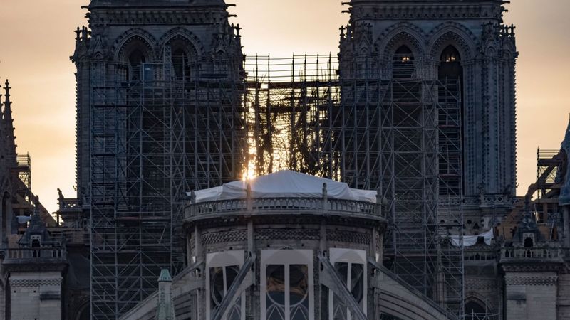 Francijas Senāts pieņem likumu par Parīzes Dievmātes katedrāles atjaunošanu