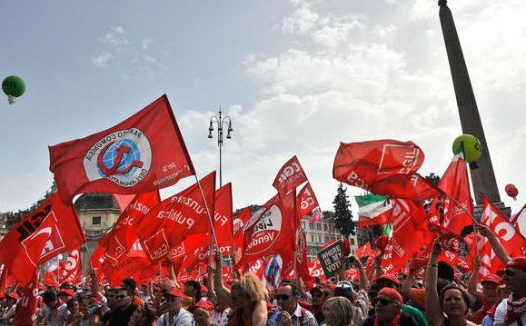 Tūkstošiem itāliešu protestē pret taupības plāniem