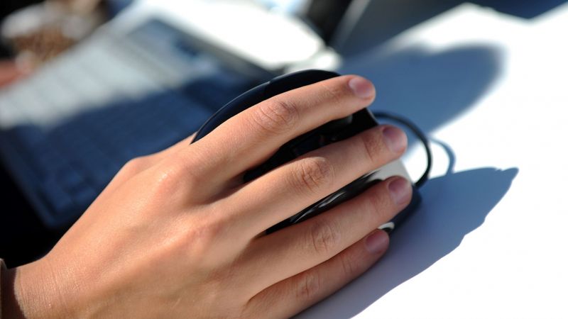 Katrs piektais interneta lietotājs Latvijā gatavs maksāt par saturu bez reklāmām