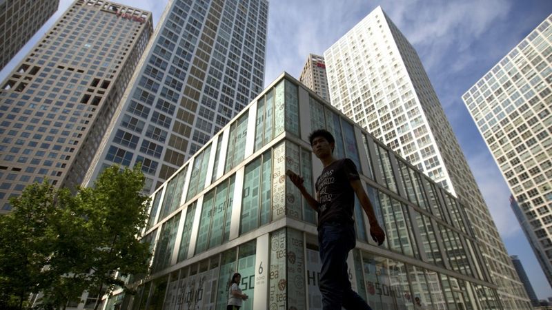 Moody's pirmo reizi gandrīz 30 gados samazina Ķīnas kredītreitingu