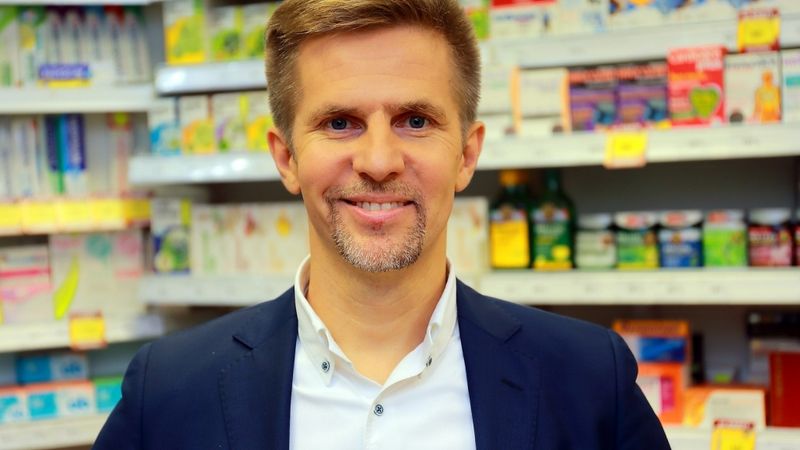 Aptiekas nav bodītes ar farmaceitu kā kasieri pie lodziņa