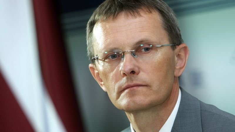 Finanšu ministrs, laužot solījumus, iet uz priekšu