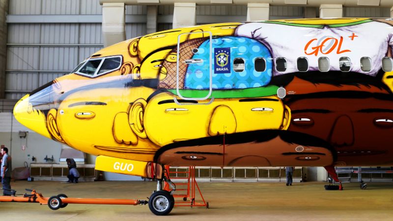 Boeing 737 nonākusi grafiti dvīņu nagos
