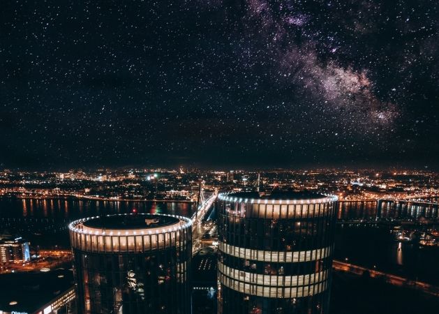 Hibrīda kopstrādes telpu zīmols Spaces nomās trīs stāvus Zunda Towers