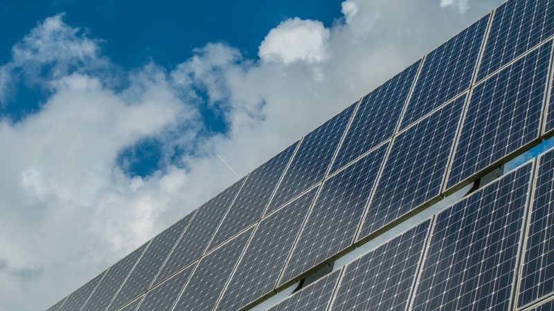 Elektrum sāk saules parku izbūvi Lietuvā un Igaunijā