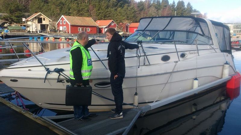 Norvēģijas ciemā divus gadus neviens nav pieskāries aizmirstai, 100 tūkstošus vērtai laivai
