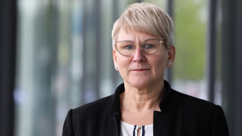 Jaunzemei ļauj turpināt darbu