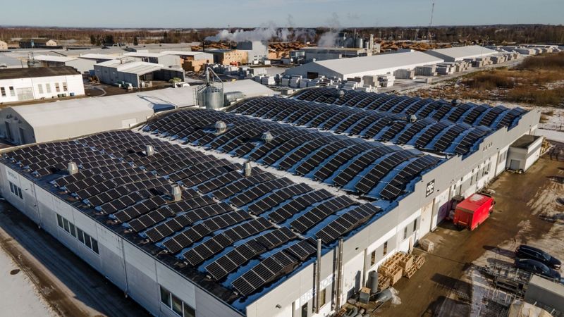 Ošukalns investējis 350 000 eiro saules paneļu parkā Jēkabpilī