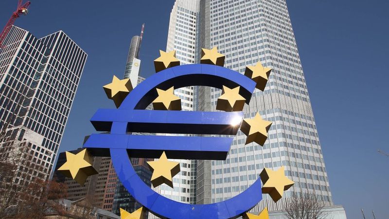 ECB varētu rīkoties drosmīgāk, cīnoties ar bīstami zemo inflāciju