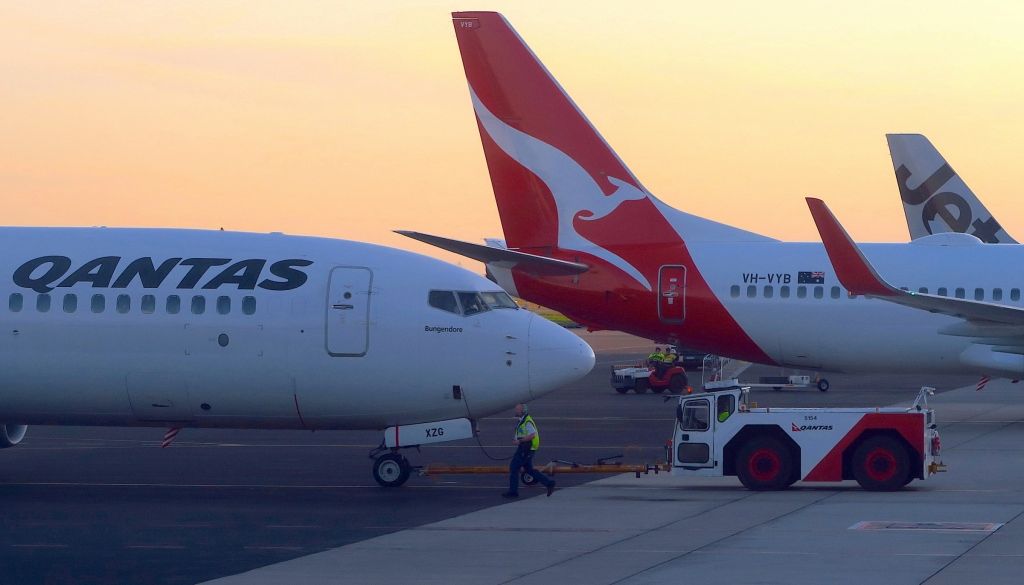 Austrālijas aviokompānijas Qantas Airways vadītājs atsakās no algas
