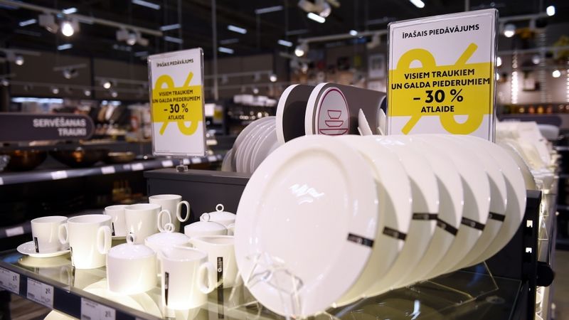 Iebilst iecerei aizliegt reklamēt preču cenas