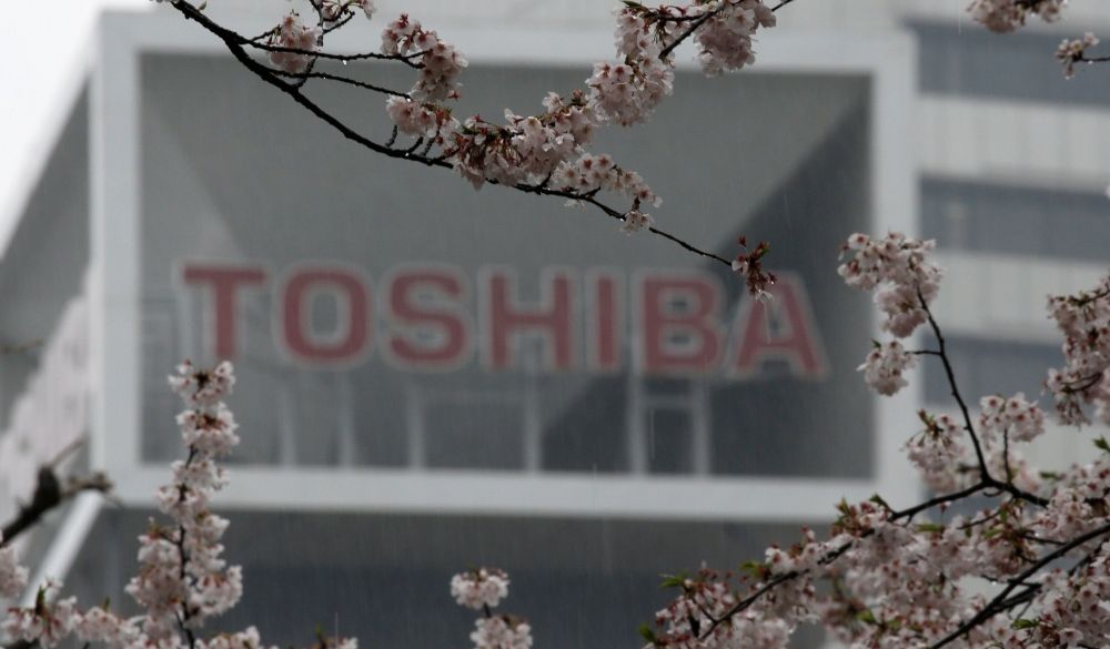 Toshiba publisko ilgi aizkavētos finanšu rezultātus; brīdina par uzņēmuma izdzīvošanu