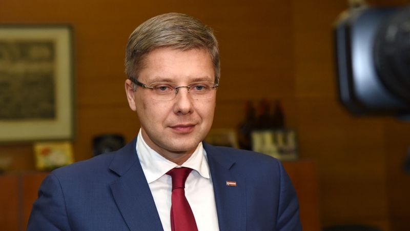Ušakovs iztur uzticības balsojumu