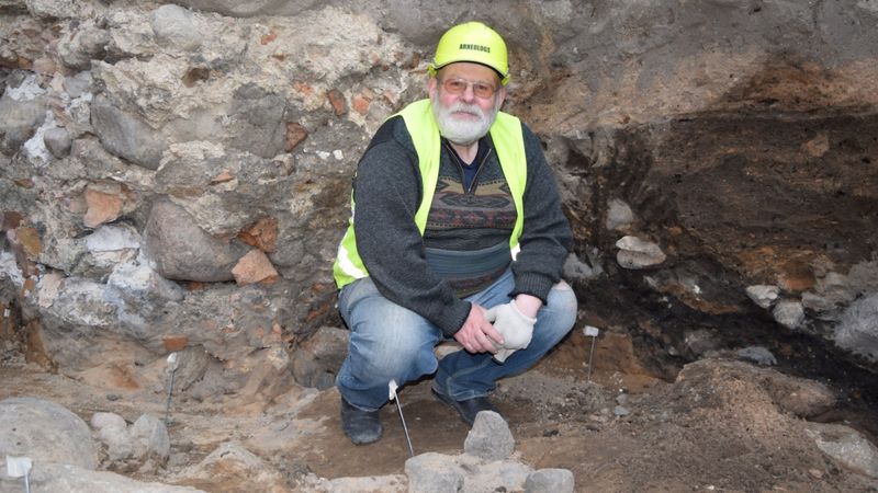Dobeles Livonijas ordeņa pilsdrupās atrod neskartu kultūrslāni