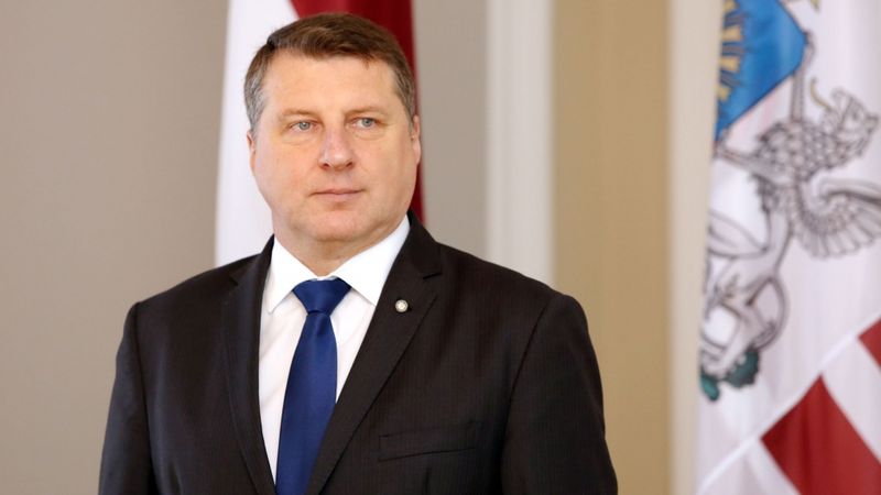 Valsts prezidents izsludina pretrunīgi vērtētos grozījumus Darba likumā