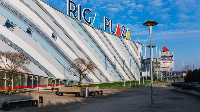 Lielie iepirkšanās centri uzsāk tirdzniecību ielās