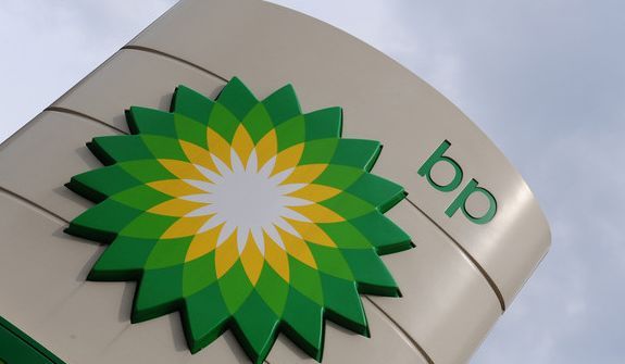 BP piesaistīs 50 miljardus, lai segtu naftas noplūdes izmaksas