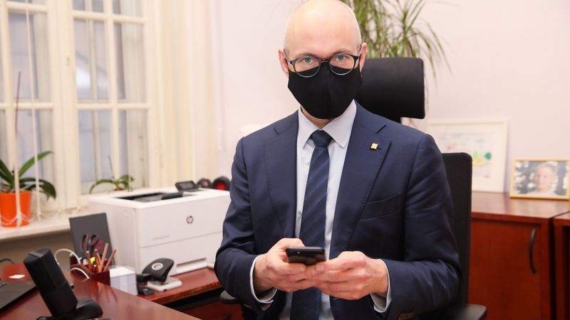 VM plāno lauzt līgumu ar vakcīnu izvadātāju Oribalt
