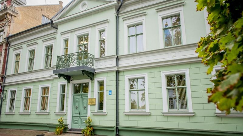 FOTO: Par 2,6 miljoniem eiro rekonstruēta Zemgales rajona tiesa Tukumā
