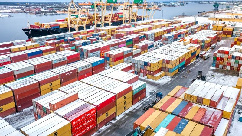 Rīgas ostā apkalpots līdz šim lielākais konteinerkuģis MSC INGRID