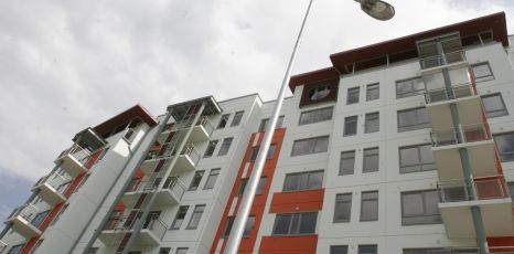 Tirgū nonāk vairāk dzīvokļu ar parādiem