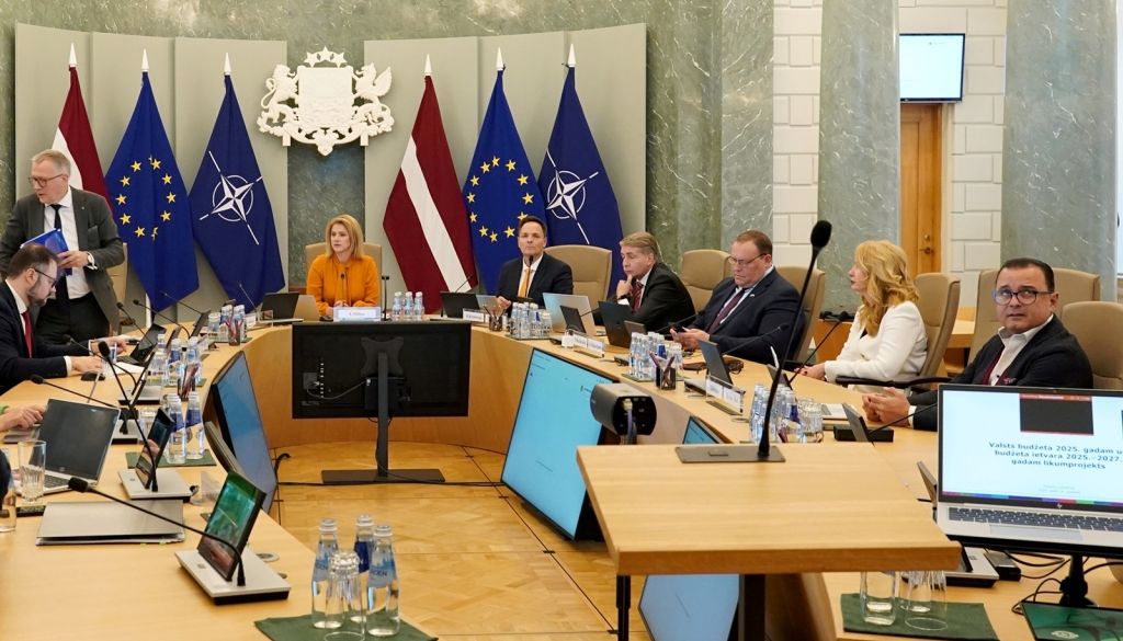Valdība atbalsta nākamā gada budžetu ar 1,3 miljardu eiro deficītu