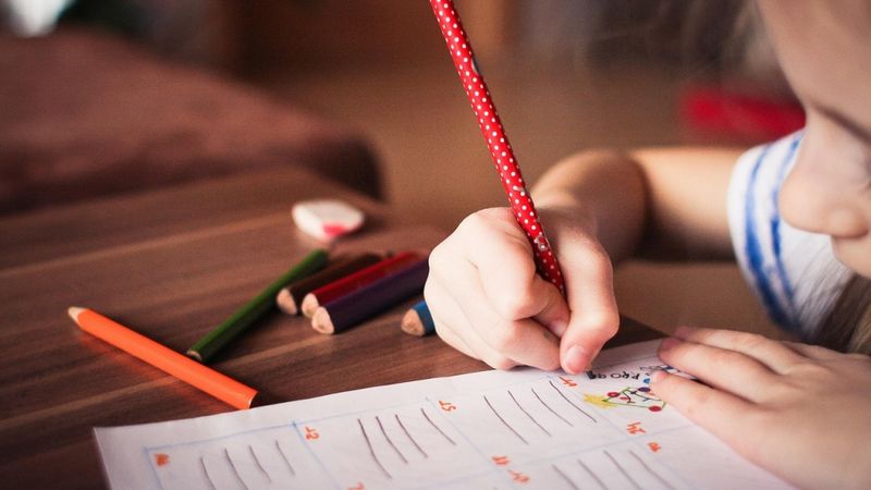 Būtiski ierobežos tālmācību pirmajās sešās klasēs
