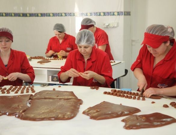 Konfekte Gotiņa jau kļuvusi nerātna