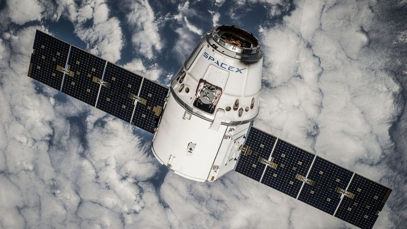Desmitiem SpaceX interneta satelītu izsit no orbītas ģeomagnētiska vētra