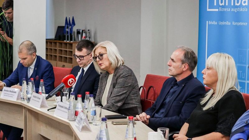 Eksperti: Karteļu gadījumi Latvijā ilgstoši paslaucīti zem tepiķa