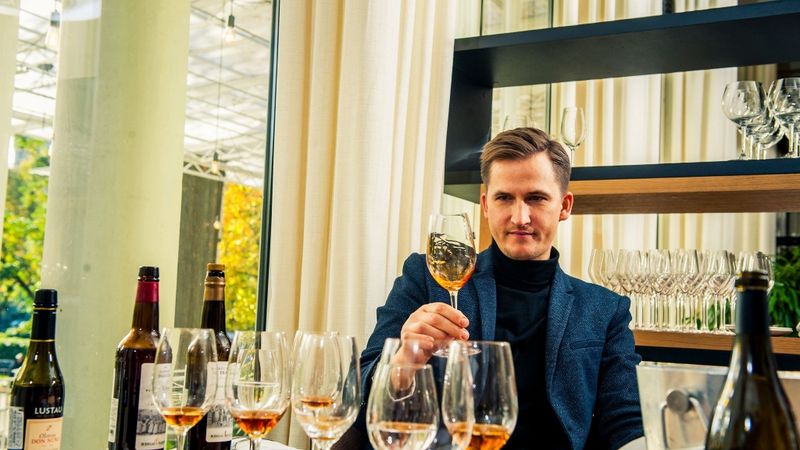 Latvijā pirmoreiz varēs iegūt sertificēta vīnziņa kvalifikāciju