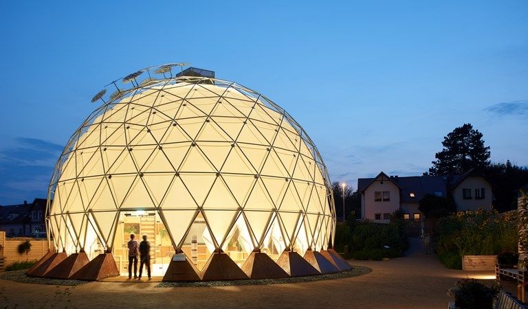 Valmiera Glass UK ražoto membrānu izmanto klimata paviljona izveidei Vācijā