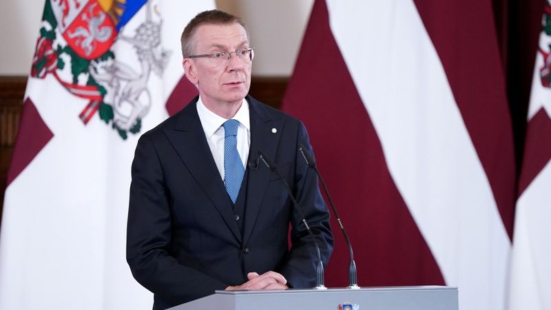 Prezidents: Varētu būt īstais laiks profesionāļa virzīšanai uz aizsardzības ministra amatu
