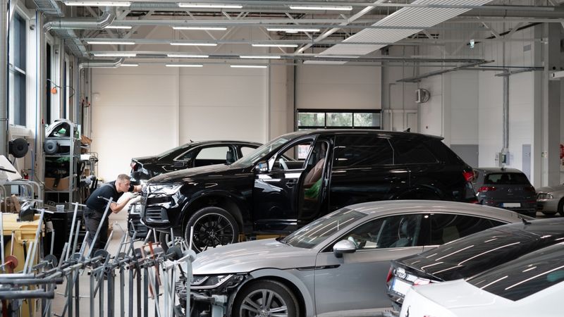 FOTO: Moller Auto par 2,5 miljoniem eiro rekonstruējis virsbūvju remonta servisu
