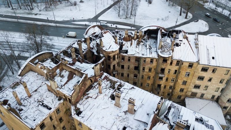 Kalnciema ielā gruzdošo graustu nojaukt nedrīkstēs un to piespiedu kārtā sakārtos