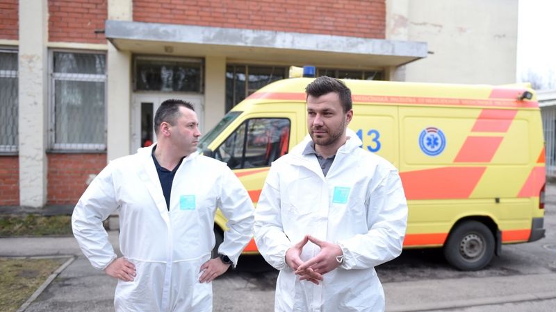 Apzināta lielākā daļa cilvēku, kuri bija saskarē ar Covid-19 pasažieri