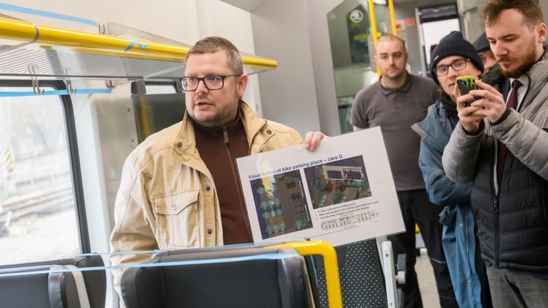 Prezentēts potenciālais risinājums divriteņu novietnēm jaunajos elektrovilcienos