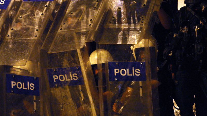 Turcijā no jauna uzliesmo vardarbība; ES nogaidīs ar iestāšanās sarunām